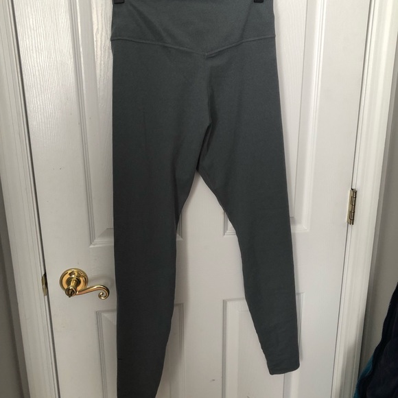 NWT NIKE LEGGINGS - Picture 2 of 3